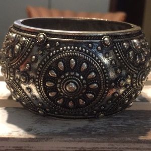 Vintage silver tone clamper style very beautiful